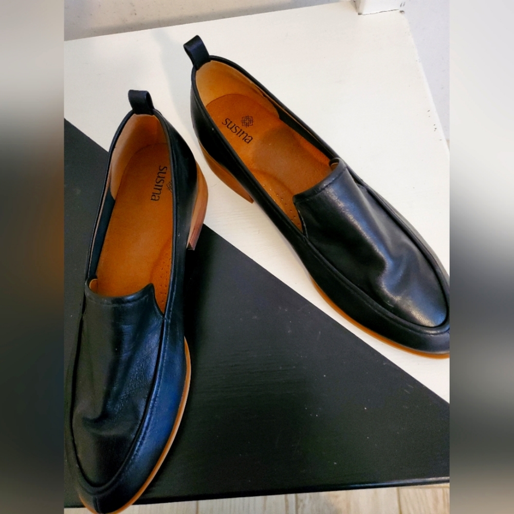 Black loafer. Susina 6.5 M